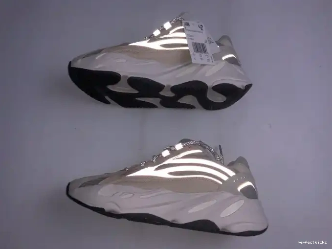 Cream Yeezy Adidas Cream 700 GY7924 Boost V2 0613